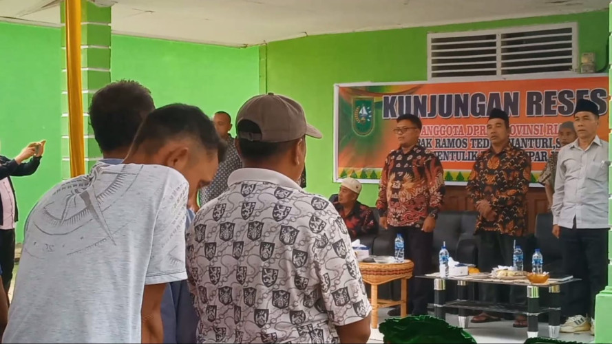 Ramos DPRD Riau Silaturahmi Dan Reses Ke Desa Mentulik Kecamatan Kampar Kiri Hilir